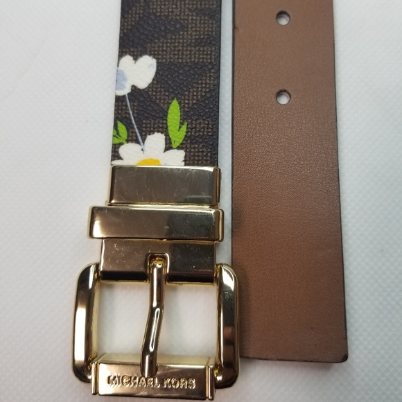 Michael Kors Women’s Twist Reversible Belt MK Logo Flower/Brown, Size Medium - Picture 8 of 10